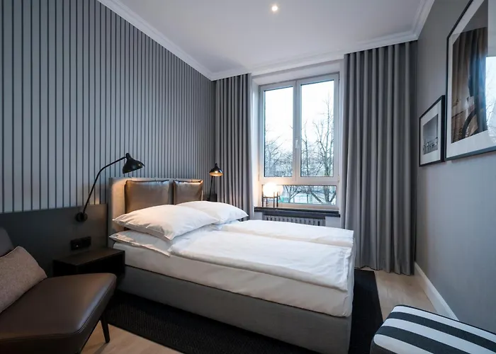 Alster-hof 3*