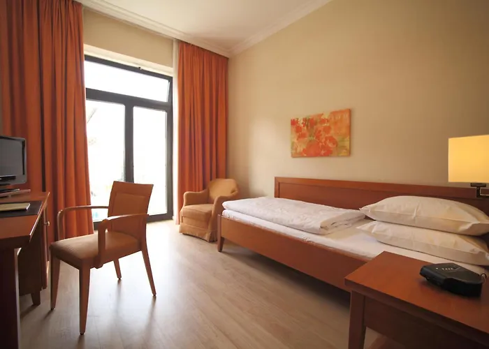 Alster-hof Hotel 3*