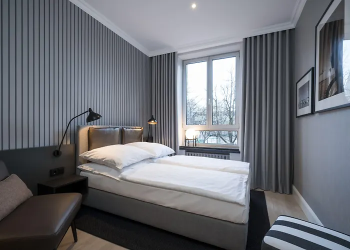 Hotel Alster-hof 3*