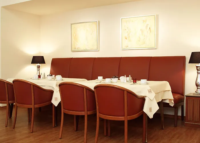 Alster-hof 3*